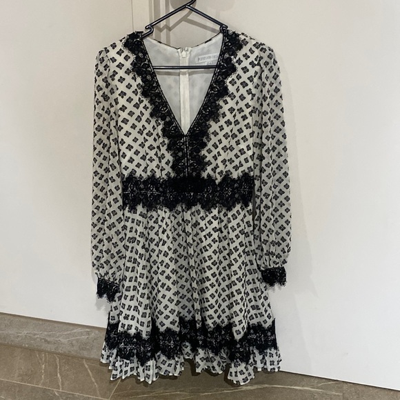 FOREVER NEW Size 8 Mini Dress With Lace Trim Excellent Cond! - Picture 5 of 10